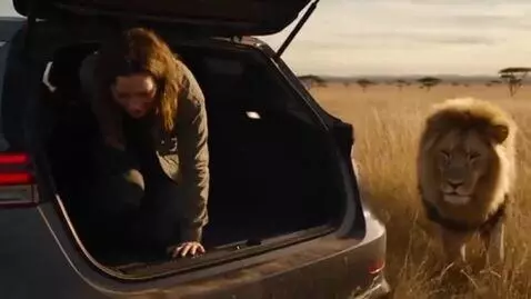 AI Video from prompt: In desperation, she quickly climbs into the car 