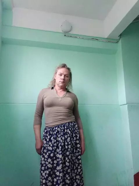 AI Video from prompt: She wore a lace white wedding dress