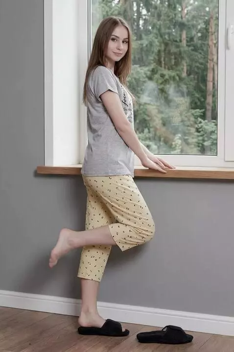 AI Video from prompt: A young woman with long straight brown hair, fai