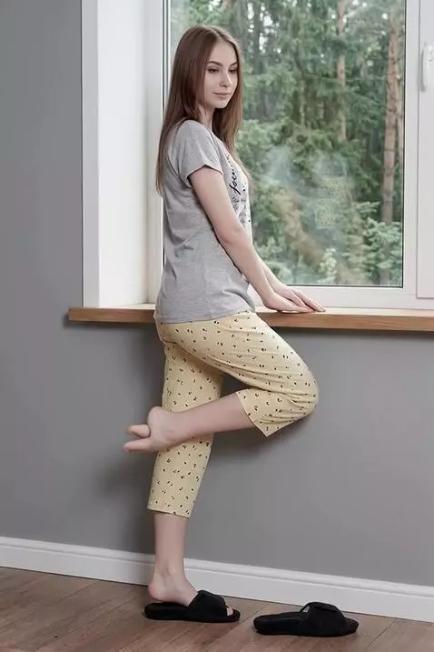 AI Video from prompt: A young woman with long straight brown hair, fai