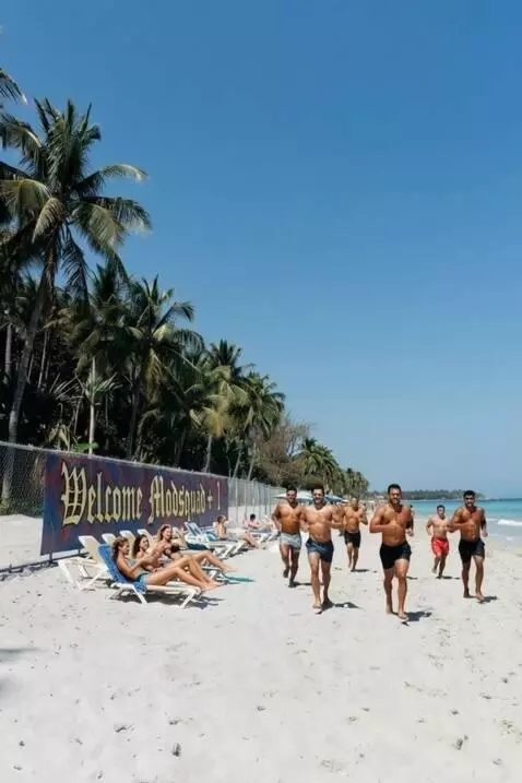 AI Video from prompt: Men jogging. 3 Women Start waving at the men.