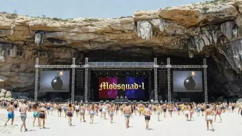 AI Video from prompt: Long shot. Banner background musical notes start