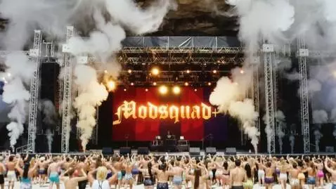 AI Video from prompt: Change Camera to a high-angle shot. Fog stops. t