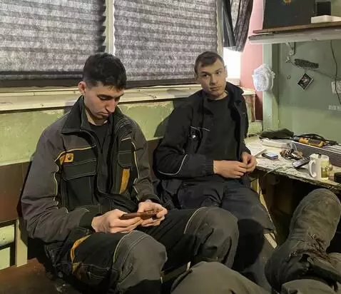 AI Video from prompt: kiss-me-ai