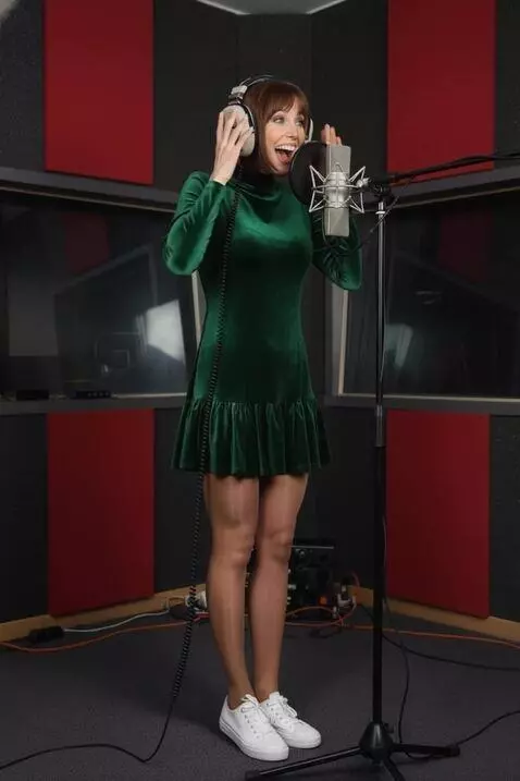 AI Video from prompt: The woman started singing and heard herself wear