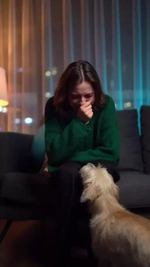 AI Video from prompt: A lonely woman sitting on a couch at night, cryi