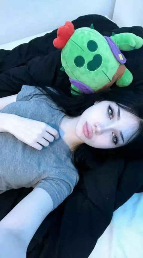 AI Video from prompt: Bring this picture to life. The girl in the fram