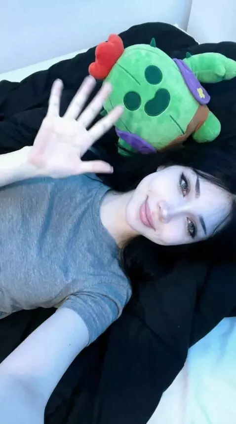 AI Video from prompt: In this video, I have to say hi and show myself