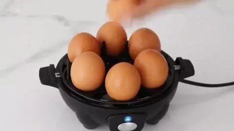 AI Video from prompt: This is written for:  Female influencer  Medium-