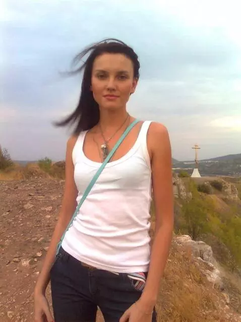 AI Video from prompt: clothes disappear