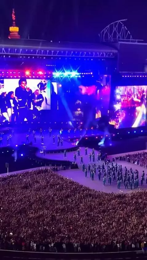 AI Video from prompt: Michael Jackson army, dozens of Michael Jacksons