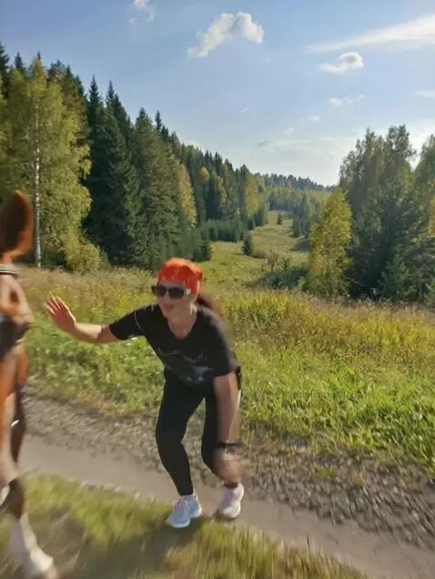 AI Video from prompt: a woman jumps on a passing horse and gallops int