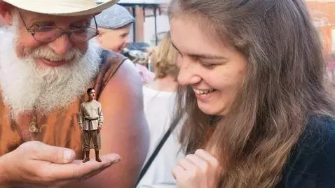 AI Video from prompt: the great girl hold the tiny man