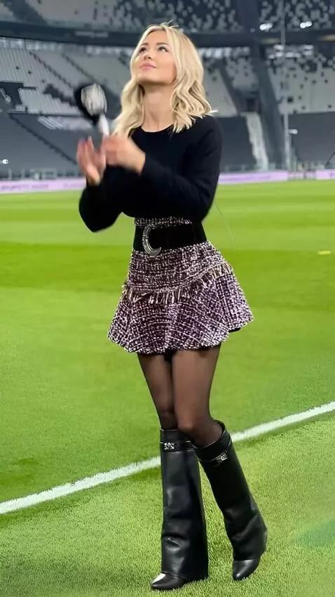 AI Video from prompt: A football girl player catches a football on her