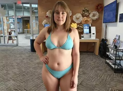 AI Video from prompt: She enjoys modeling and turns around