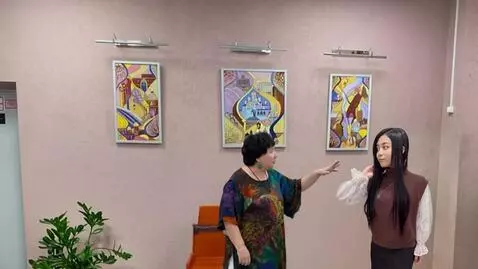 AI Video from prompt: the overweight woman asks a girl with long black