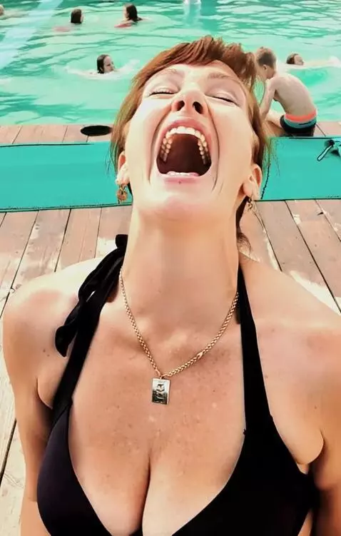 AI Video from prompt: Screams in pain: oh, it hurts, it hurts