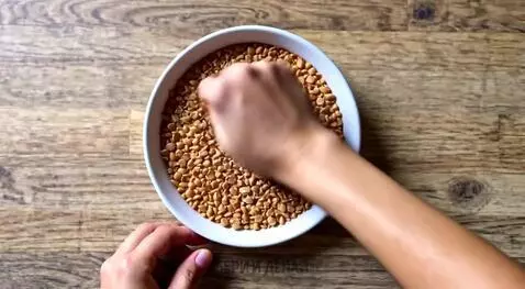 AI Video from prompt: make a 1-minute ASMR video where a person makes 