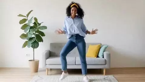 AI Video from prompt: funny girl dance