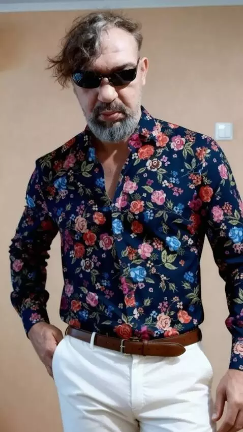 AI Video from prompt: Realistic video. High quality. A man with an exa