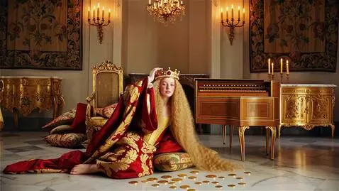 AI Video from prompt: evning, a baroque dreamy room gilded of renaissa