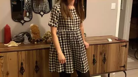 AI Video from prompt: Sexy woman dance men