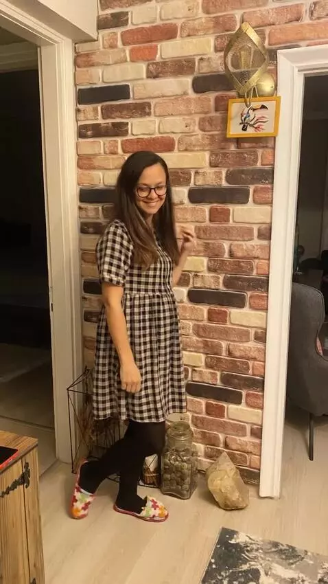 AI Video from prompt: Woman in lingeria