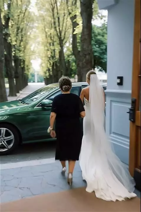AI Video from prompt: After leaving the building, the newlyweds find t