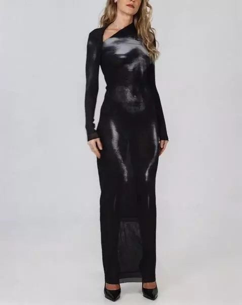 AI Video from prompt: Poses with smooth movements, face is not visible