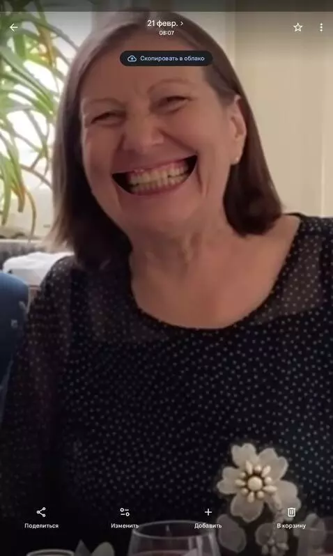 AI Video from prompt: This woman's teeth will recover and she'll wave 