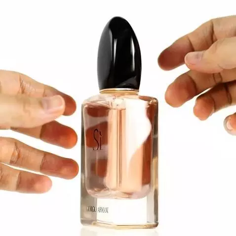 AI Video from prompt: Parfum make in hand beautiful and elegant