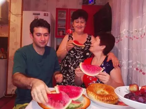 AI Video from prompt: everyone eat watermelon