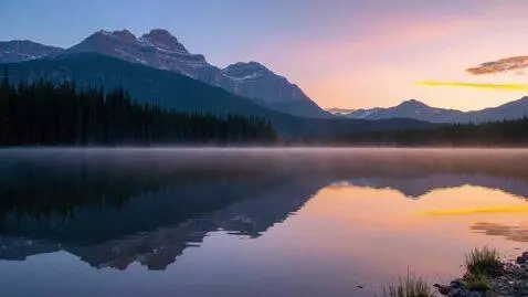 AI Video from prompt: A stunning, photorealistic 15-second video of a 