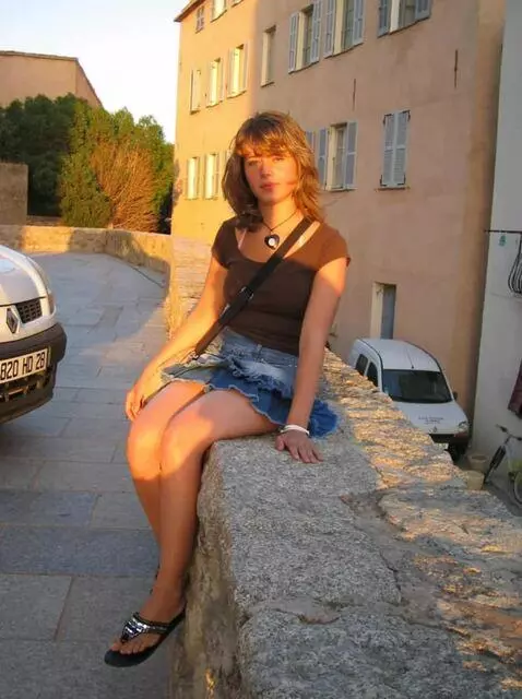 AI Video from prompt: she lifts one leg to place her foot on the wall 