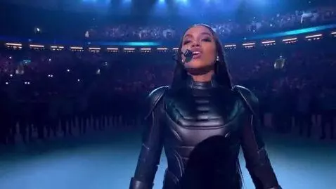 AI Video from prompt: A 24-year-old Brazilian woman in full-length lea