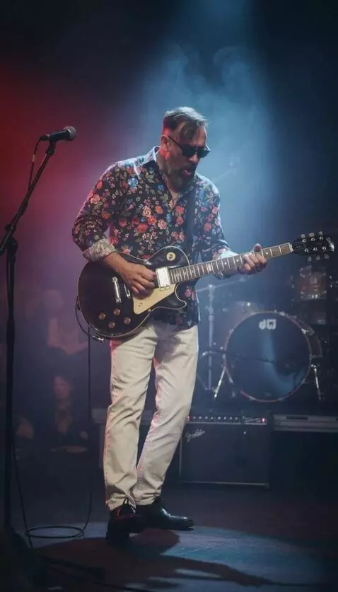 AI Video from prompt: Realistic video. High quality. A man in dark gla