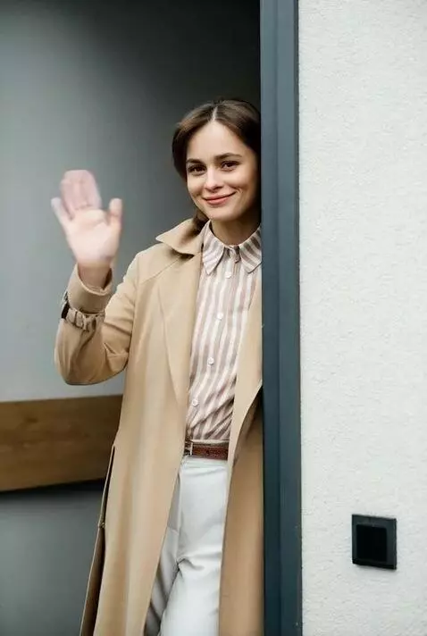 AI Video from prompt: he waves his hand