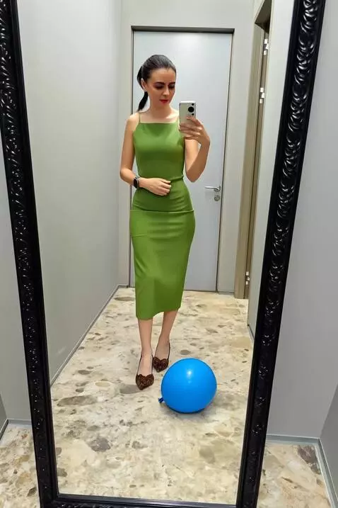 AI Video from prompt: A realistic video of a young woman based on the 