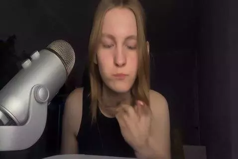 AI Video from prompt: The girl in the photo is carefully eating blue k