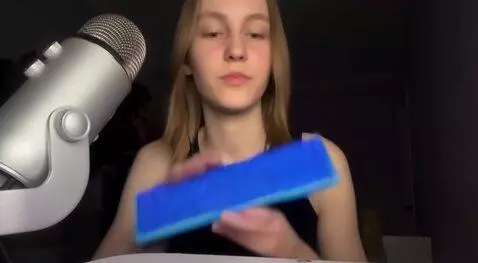 AI Video from prompt: The girl in the photo is carefully eating blue k