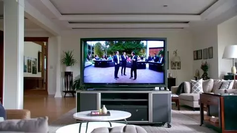 AI Video from prompt: Tv talk eats and walk