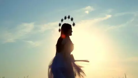 AI Video from prompt: And a great sign appeared in the sky: a wife, cl