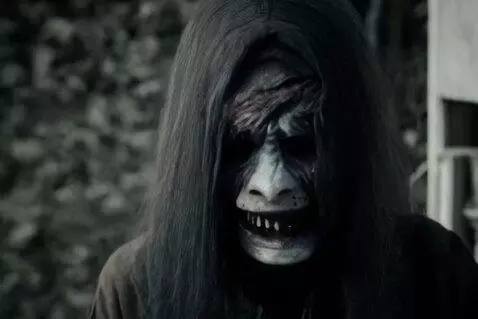 AI Video from prompt: Make a creep video of a homeless dirty woman tur