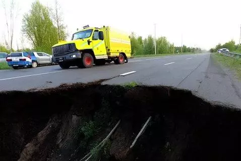 AI Video from prompt: An emergency truck falls into the abyss from a w