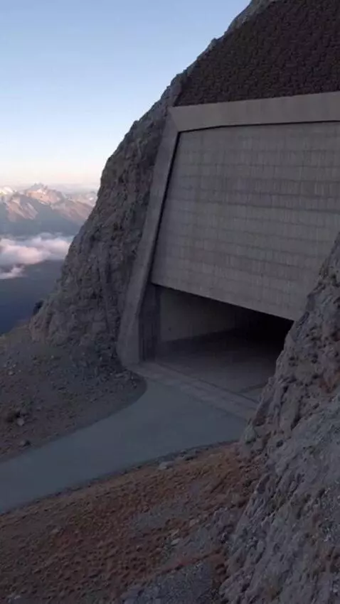 AI Video from prompt: Ultra realistic military reconnaissance drone fo