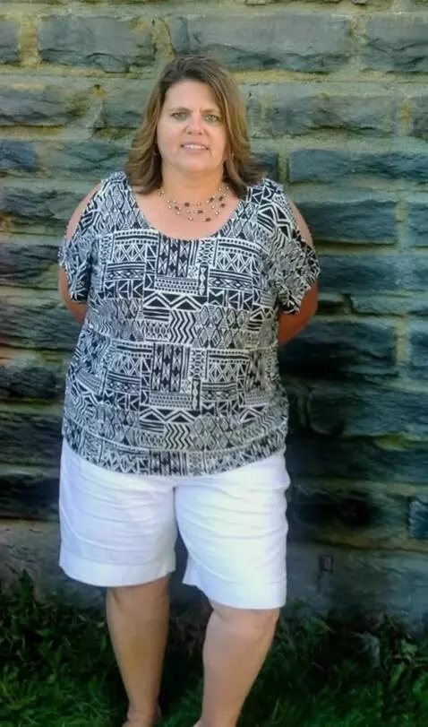 AI Video from prompt: Woman removes all her clothing and dances seduct