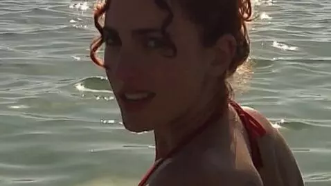 AI Video from prompt: Open the mouth and pull the