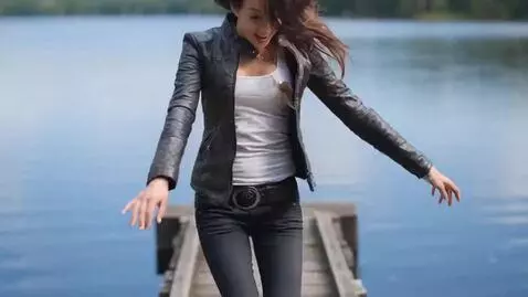 AI Video from prompt: She jumps in the water and swims