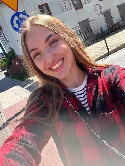 AI Video from prompt: The girl smiles and shows a like.