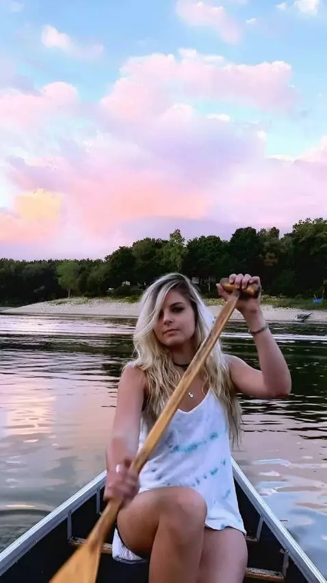 AI Video from prompt: A girl in a short skirt puts her feetand paddles